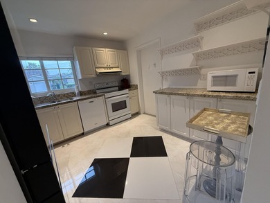 LOCATION! LOCATION! DISCOVER THIS RARE 3/2/GARAGE SUNLIT CORNER - photo 28