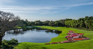 Full Golf Membership 4 bedroom, 4 1/2 bath Estate home located - photo 41