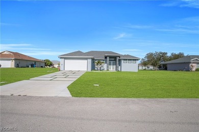 Beautiful home built in 2023 featuring luxury finishes - photo 3