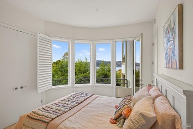 Perched in Sausalito's Banana Belt, this custom residence blends - photo 49