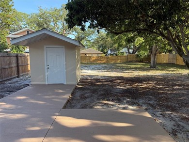 HUGE DOUBLE LOT!!! Charming 2bed 1 bath home situated on an - photo 3