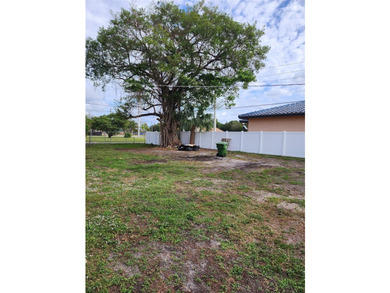 Awesome opportunity to own this single-family house with large - photo 3