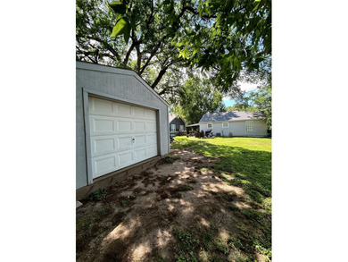 Corner-lot opportunity within walking distance to the city park - photo 12