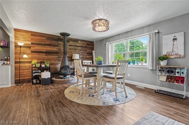Stylish, ranch home on 1 acre lot in Aurora. This 3-bedroom 2 - photo 4