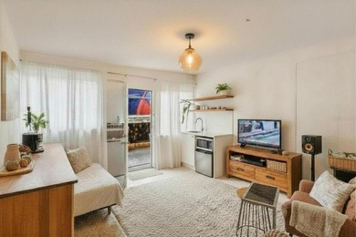 Excellent opportunity in the heart of Miami! Situated on one of - photo 4