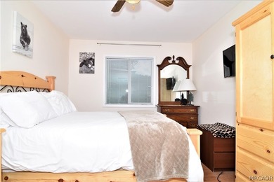 Location... Location... Location, this beautifully 3 bedroom, 2 - photo 12