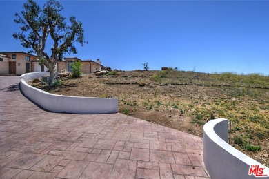 Welcome to the Luxury Malibu Crown Vineyard Estate, brand new - photo 12