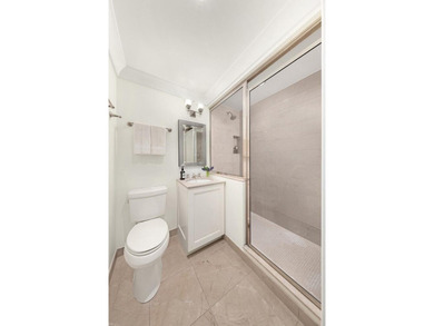 Sun-drenched and beautifully appointed corner two-bedroom - photo 12