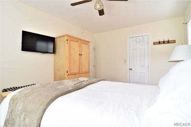 Location... Location... Location, this beautifully 3 bedroom, 2 - photo 13