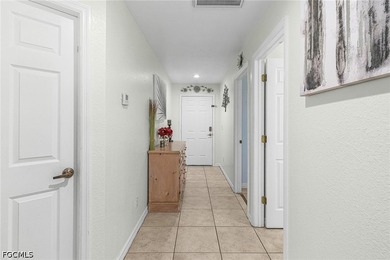 Beautifully maintained 6-bedroom, 4-bathroom duplex located in - photo 3