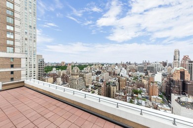 Sun-drenched and beautifully appointed corner two-bedroom - photo 13