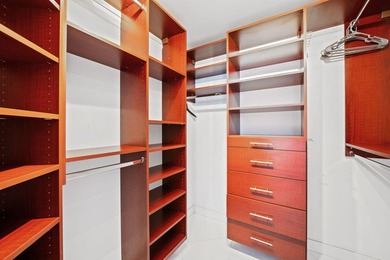 BEAUTIFUL LARGE 3 BEDROOM, 2 BATHROOM CONDO. BEST LINE IN ST - photo 19