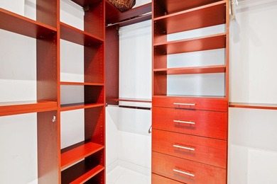 BEAUTIFUL LARGE 3 BEDROOM, 2 BATHROOM CONDO. BEST LINE IN ST - photo 22