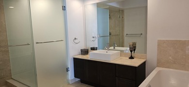 BEAUTIFUL LARGE 3 BEDROOM, 2 BATHROOM CONDO. BEST LINE IN ST - photo 25