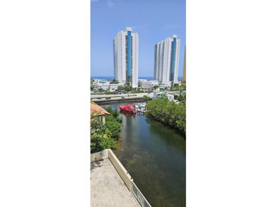 BEAUTIFUL LARGE 3 BEDROOM, 2 BATHROOM CONDO. BEST LINE IN ST - photo 31