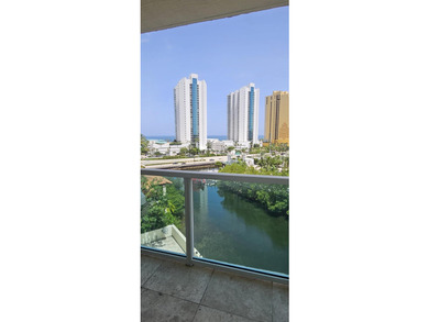 BEAUTIFUL LARGE 3 BEDROOM, 2 BATHROOM CONDO. BEST LINE IN ST - photo 32