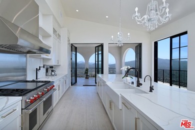 Welcome to the Luxury Malibu Crown Vineyard Estate, brand new - photo 33