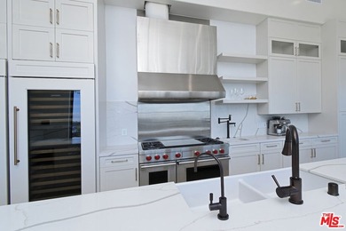 Welcome to the Luxury Malibu Crown Vineyard Estate, brand new - photo 34