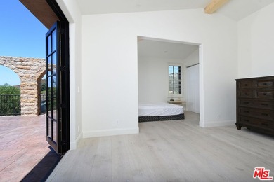 Welcome to the Luxury Malibu Crown Vineyard Estate, brand new - photo 38
