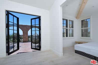 Welcome to the Luxury Malibu Crown Vineyard Estate, brand new - photo 39