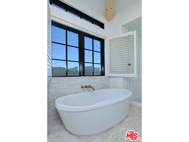 Welcome to the Luxury Malibu Crown Vineyard Estate, brand new - photo 44