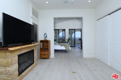 Welcome to the Luxury Malibu Crown Vineyard Estate, brand new - photo 45