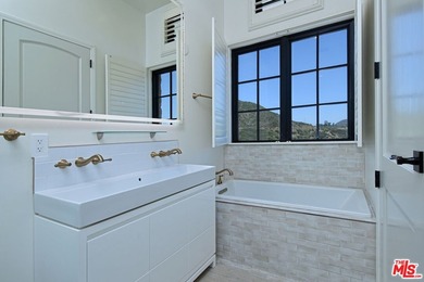 Welcome to the Luxury Malibu Crown Vineyard Estate, brand new - photo 49