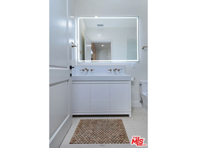 Welcome to the Luxury Malibu Crown Vineyard Estate, brand new - photo 52