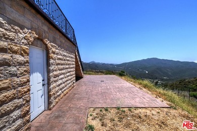 Welcome to the Luxury Malibu Crown Vineyard Estate, brand new - photo 55