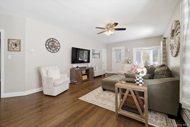 Welcome to 2589 Southard Avenue! This meticulously maintained - photo 4