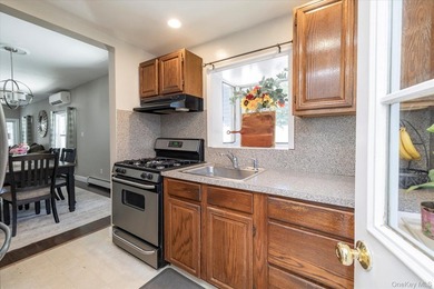Welcome to 2589 Southard Avenue! This meticulously maintained - photo 7