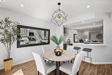 Beautifully renovated 3 bedroom, 2.5 bath home that lives like a - photo 12