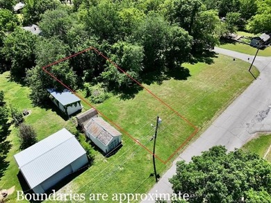 Level, buildable lot just a brief stroll from Lake Hudson - photo 2