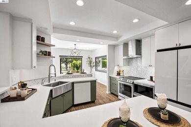Beautifully renovated 3 bedroom, 2.5 bath home that lives like a - photo 15