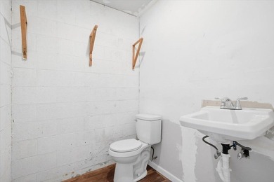 Excellent business opportunity with this cement block building - photo 5