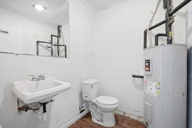 Excellent business opportunity with this cement block building - photo 7