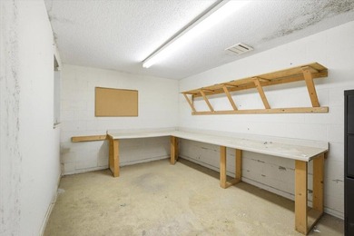 Excellent business opportunity with this cement block building - photo 8