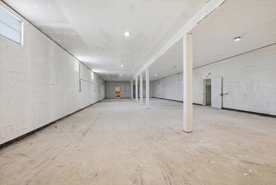 Excellent business opportunity with this cement block building - photo 10