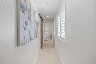Beautifully renovated 3 bedroom, 2.5 bath home that lives like a - photo 25