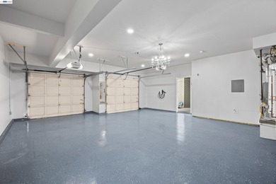 Beautifully renovated 3 bedroom, 2.5 bath home that lives like a - photo 31