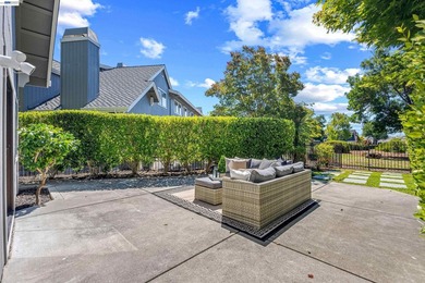 Beautifully renovated 3 bedroom, 2.5 bath home that lives like a - photo 32