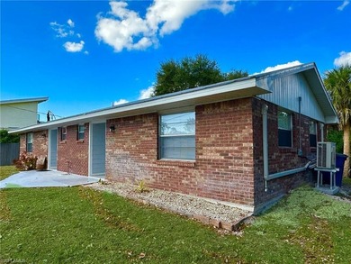 Located at the end of a quiet cul-de-sac, this waterfront duplex - photo 14