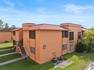 Lake Townhome/Townhouse For Sale in Hialeah, Florida