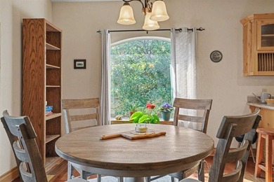 Beautiful home in Medicine Park's Granite Ridge Addition. This 3 - photo 13