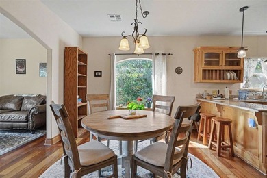 Beautiful home in Medicine Park's Granite Ridge Addition. This 3 - photo 14