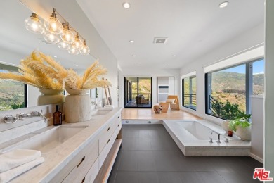 Nestled in the heart of Malibu, this architectural post-and-beam - photo 15