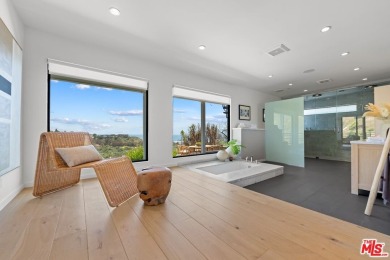 Nestled in the heart of Malibu, this architectural post-and-beam - photo 16
