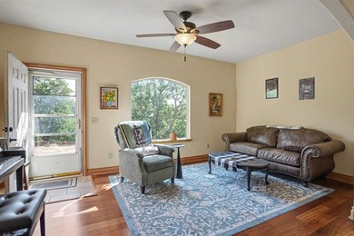 Beautiful home in Medicine Park's Granite Ridge Addition. This 3 - photo 16