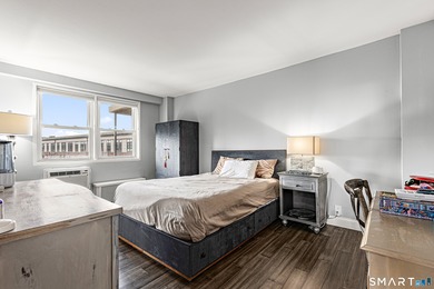 One-of-a-kind/ Fully-renovated/ Move-in-ready 8th floor
