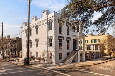 Overlooking Taylor Square, 127 East Gordon Street presents a - photo 21